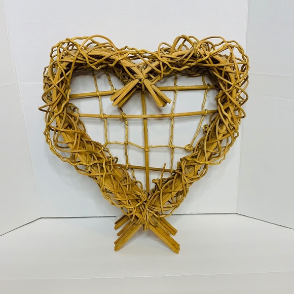 Wicker Heart Stand | Intertwined Stick New Decor| Hearts | Eco Friendly Hobo - Picture 1 of 10